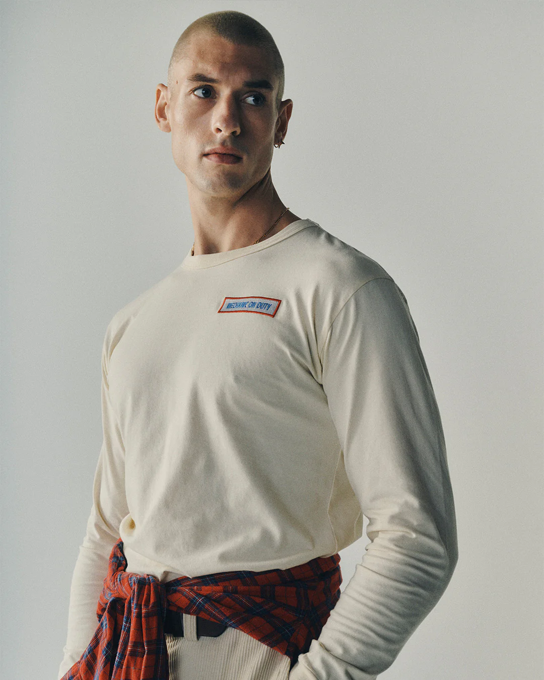 É Service Long Sleeve Tee - Image 3